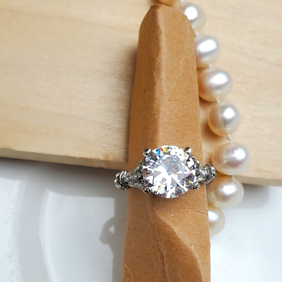 🌟 Large Diamond Ring - Picture 1 of 8